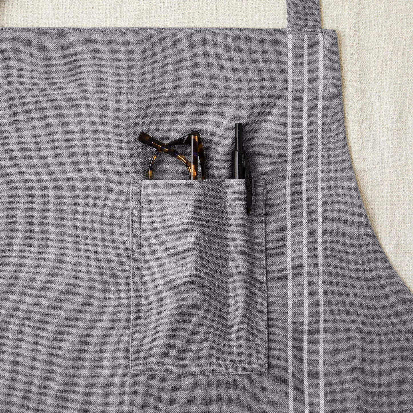 Five Two Ultimate Apron With Built-In Pot Holders