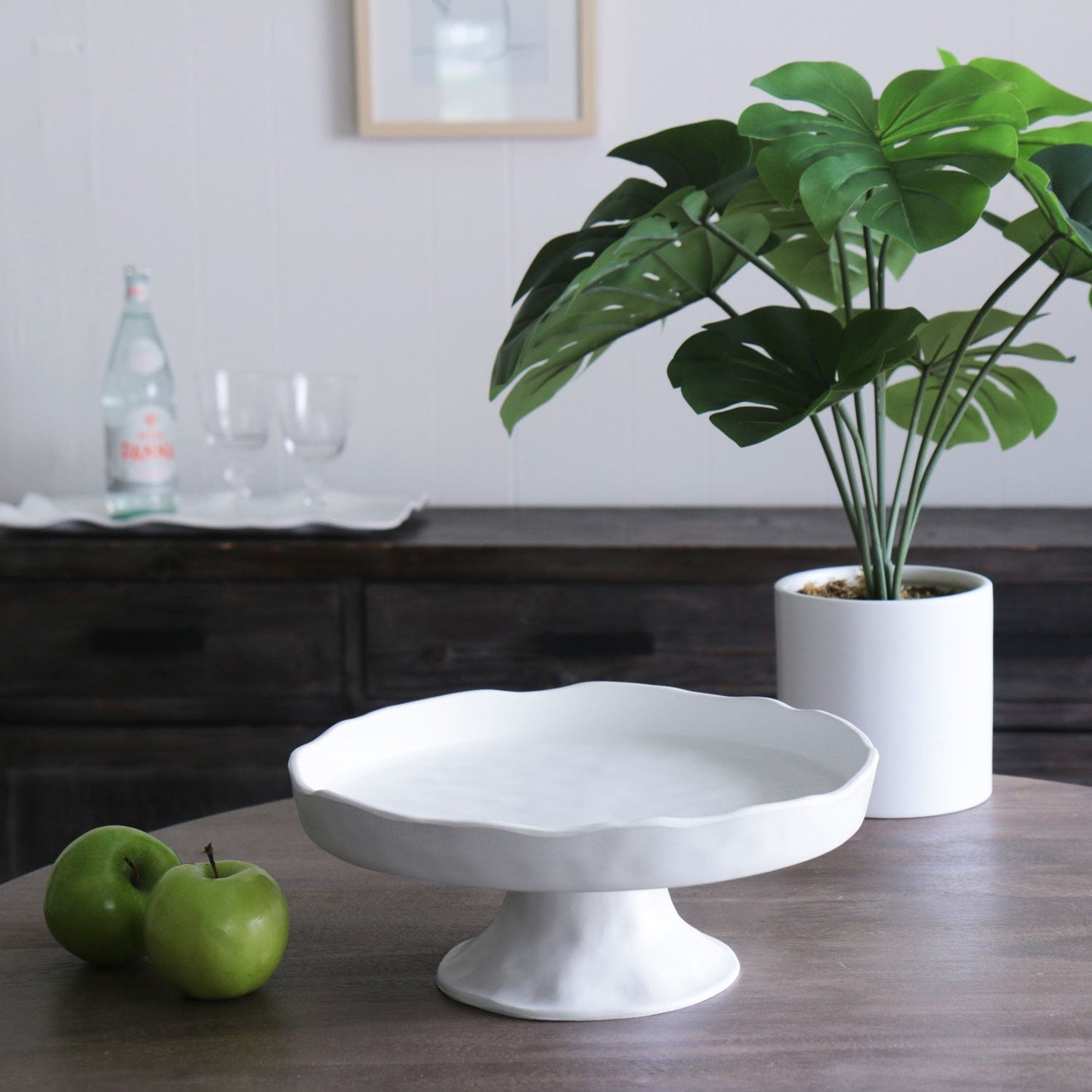Vida Nube Round Pedestal Melamine Cake Stand