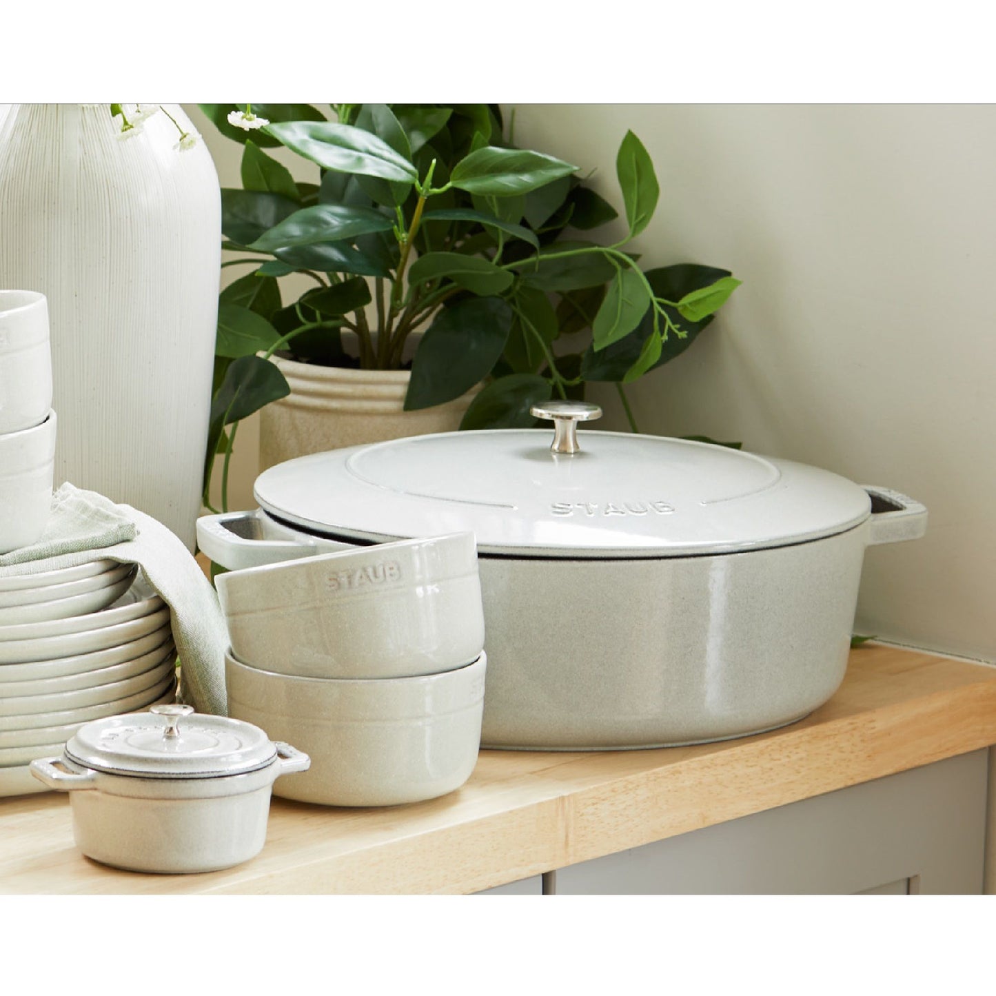 Staub Cast-Iron Wide Oval Cocotte, 6.3QT