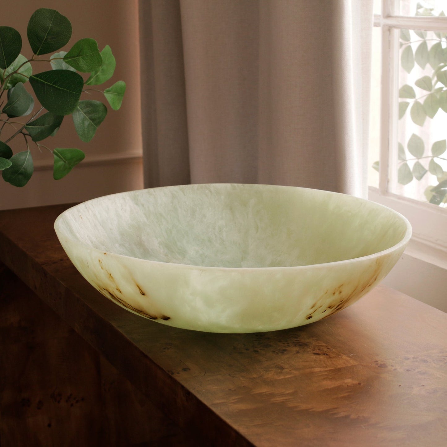 Resin Giada Centerpiece