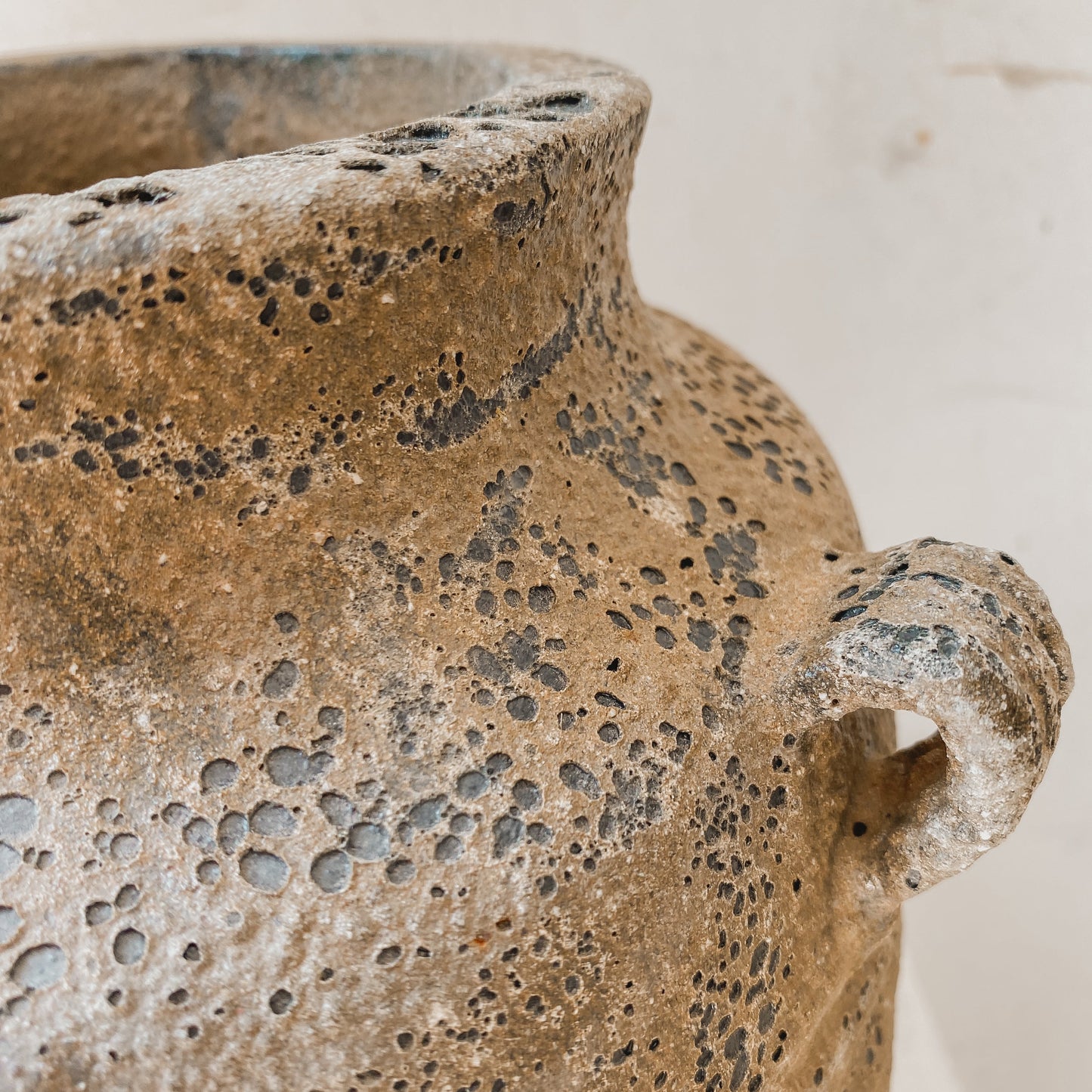 Maison Luna Kuma 13" x 10" Vessel