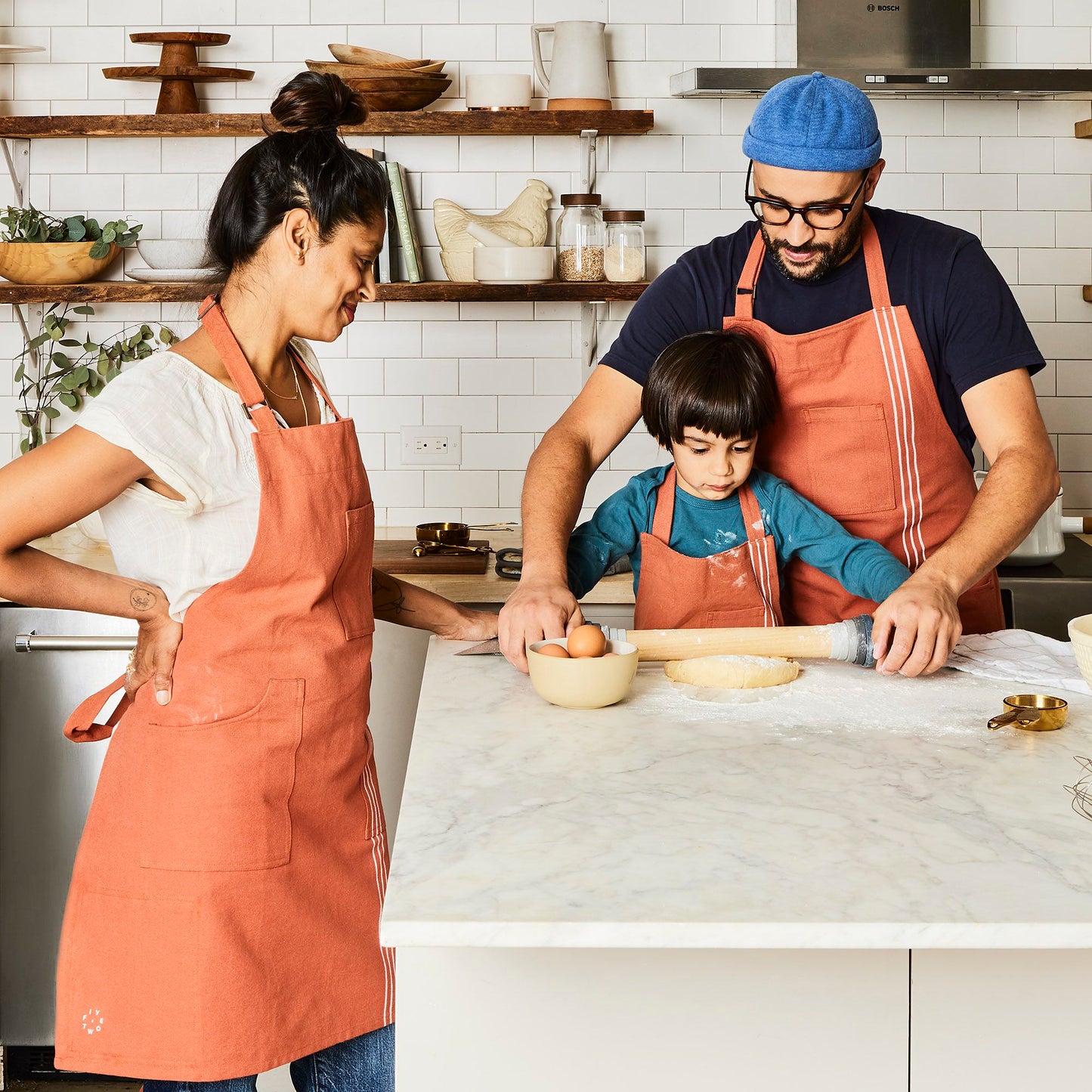 Five Two Ultimate Apron With Built-In Pot Holders
