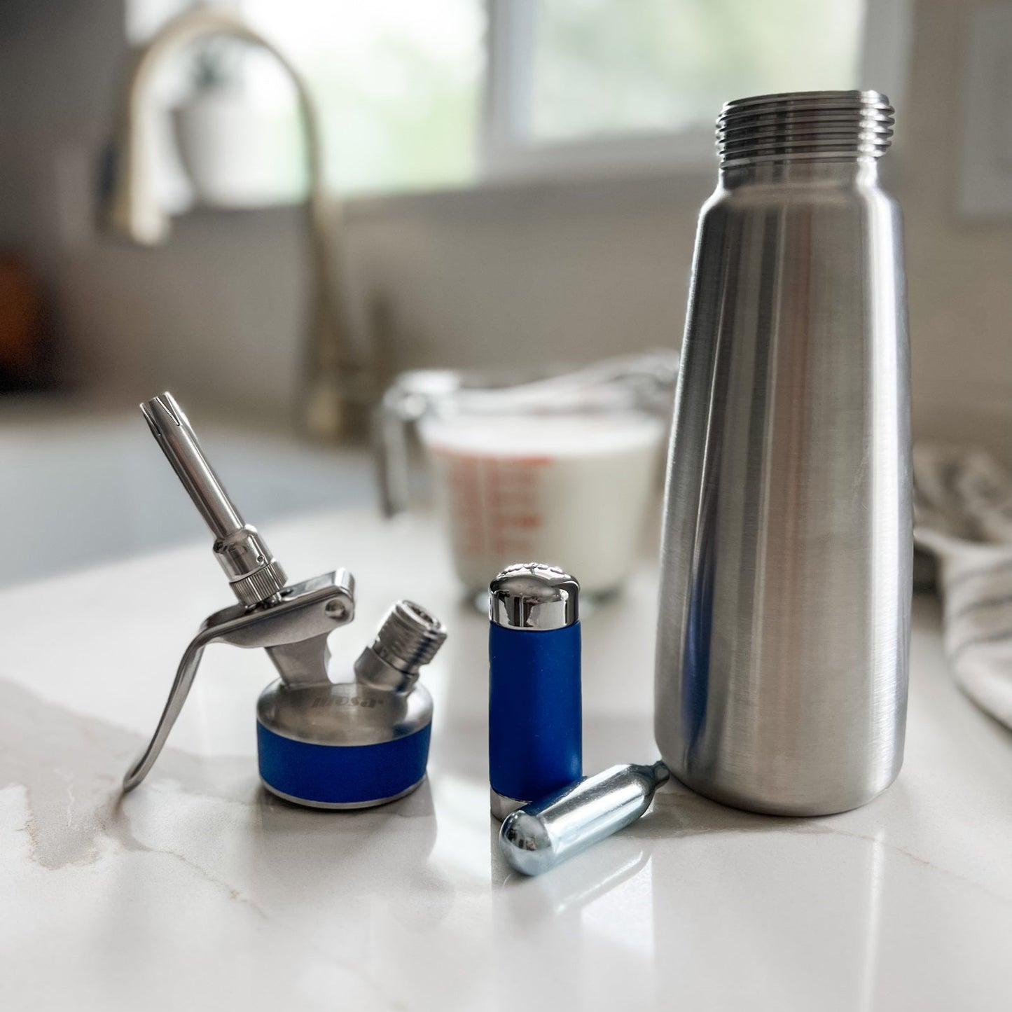 Frieling 0.5L Cream Whipper and 10-pack Charger Set