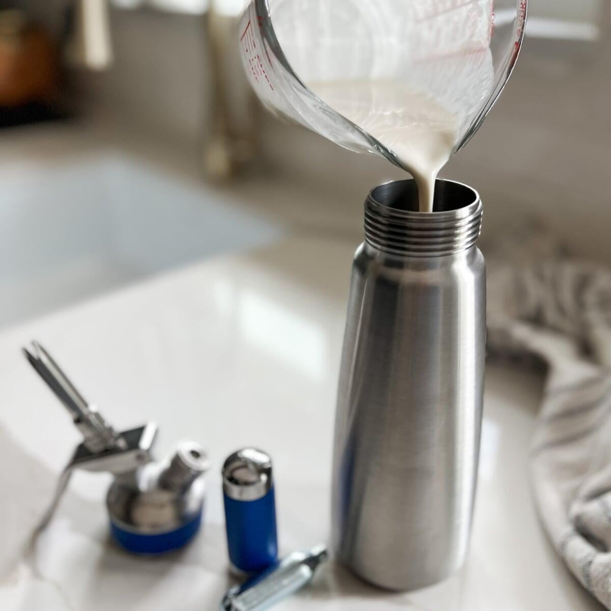 Frieling 0.5L Cream Whipper and 10-pack Charger Set