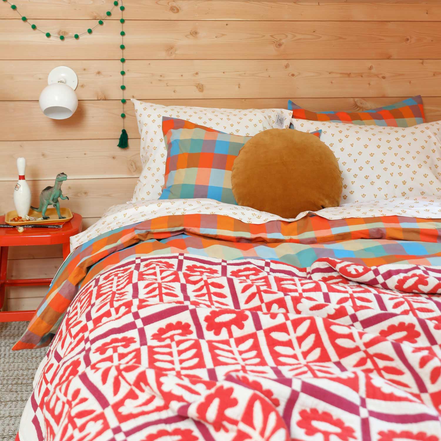 stillwater floral quilt::Red::Hover