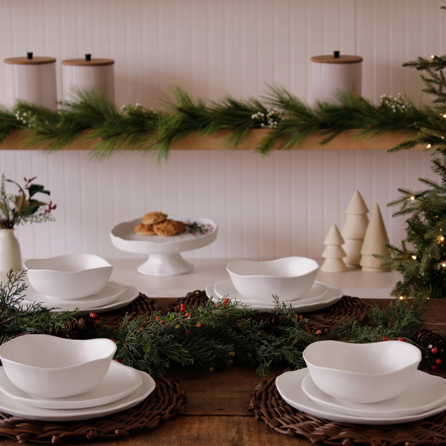 Vida Nube Round Pedestal Melamine Cake Stand