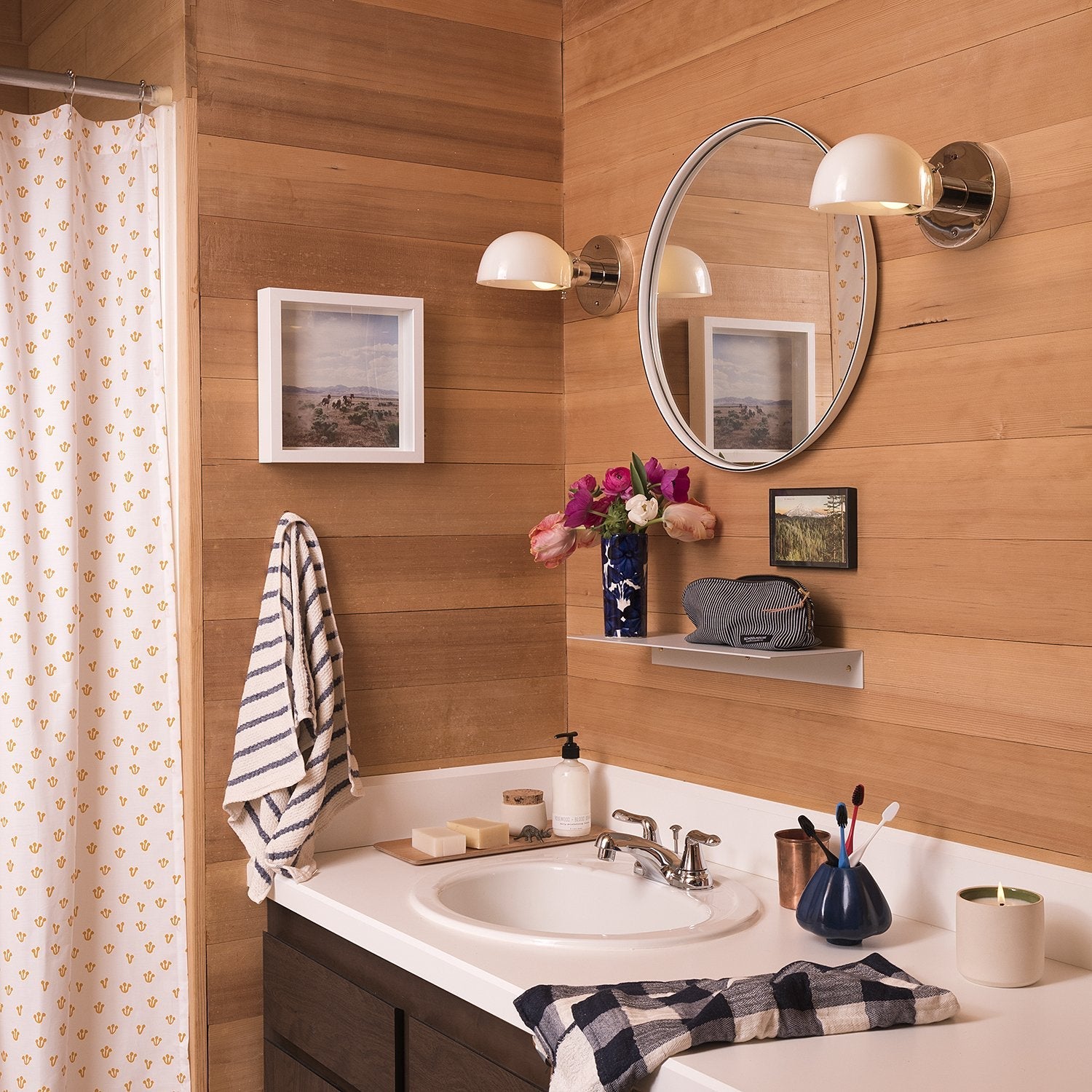 Brake Angle Shelf::shell white::hover