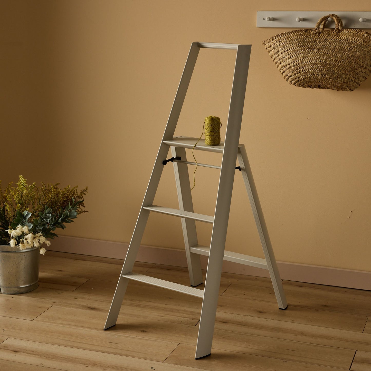 Hasegawa Lucano Lightweight Japanese Step Ladder